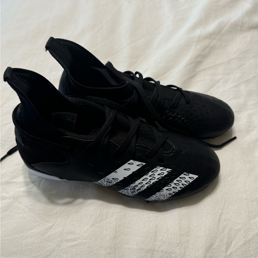 Boys Adidas Predator Soccer/Football Cleats size 1